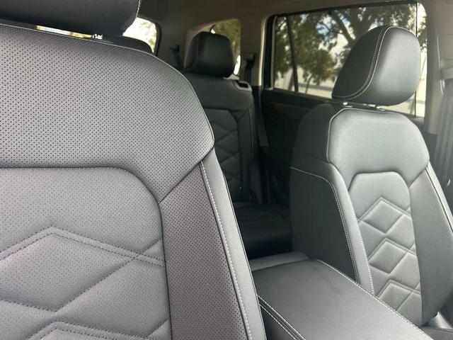Photo of 2026 Deep Black Volkswagen Atlas