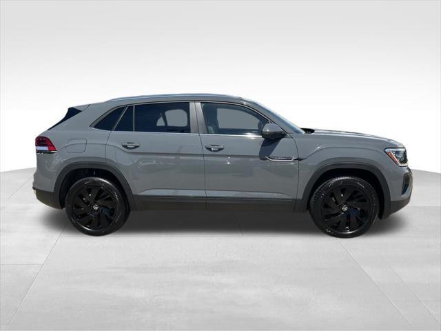 Photo of 2025 Pure Gray Volkswagen Atlas Cross Sport