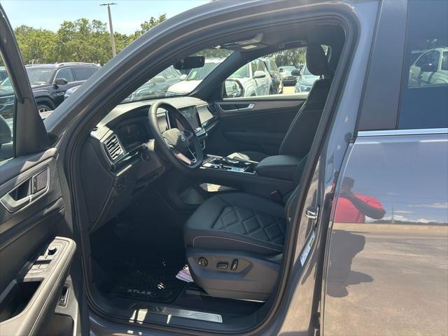 Photo of 2025 Pure Gray Volkswagen Atlas Cross Sport