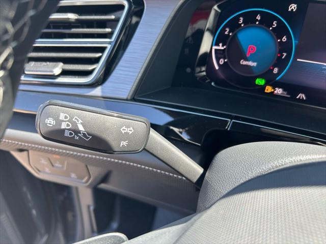 Photo of 2025 Pure Gray Volkswagen Atlas Cross Sport
