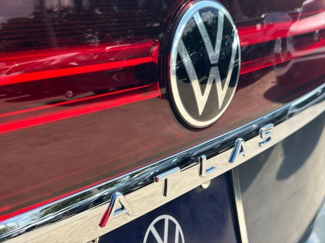 Photo of 2025 Pure Gray Volkswagen Atlas Cross Sport