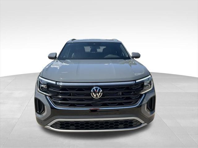 Photo of 2025 Pure Gray Volkswagen Atlas Cross Sport