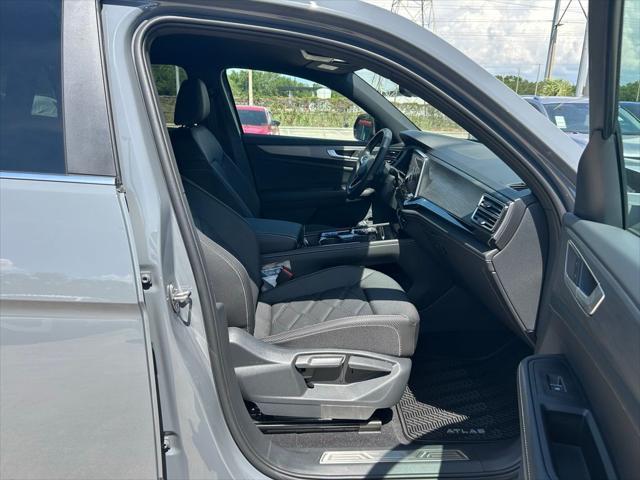 Photo of 2025 Pure Gray Volkswagen Atlas Cross Sport