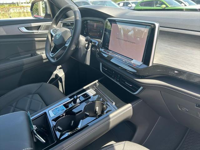 Photo of 2025 Pure Gray Volkswagen Atlas Cross Sport