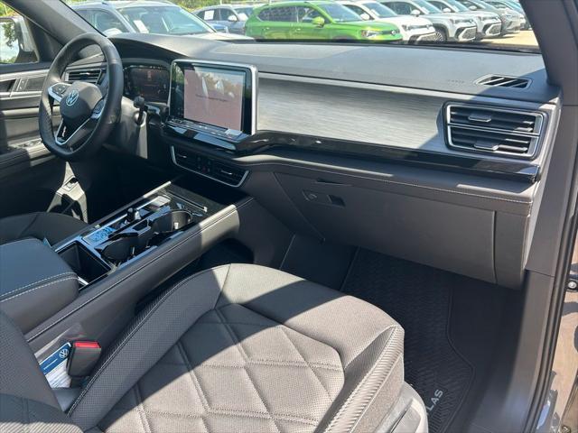 Photo of 2025 Pure Gray Volkswagen Atlas Cross Sport