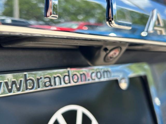 Photo of 2025 Platinum Gray Volkswagen Atlas Cross Sport