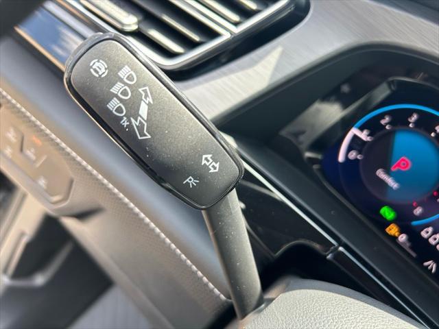 Photo of 2025 Platinum Gray Volkswagen Atlas Cross Sport
