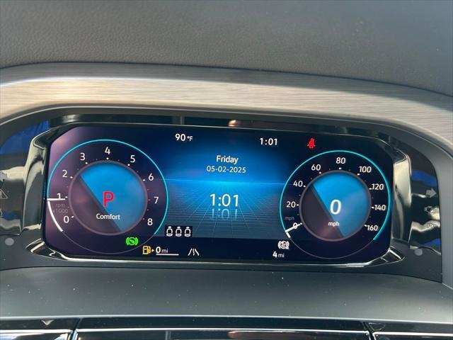 Photo of 2025 Platinum Gray Volkswagen Atlas Cross Sport