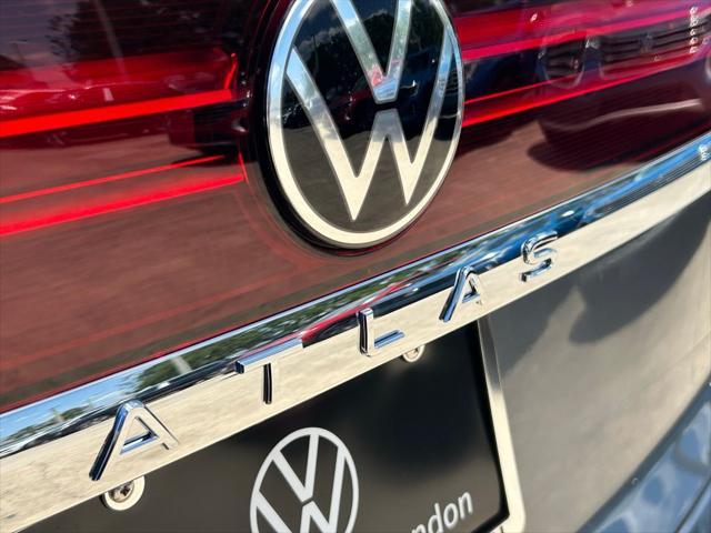 Photo of 2025 Platinum Gray Volkswagen Atlas Cross Sport