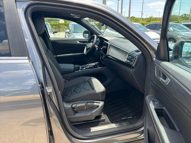 Photo of 2025 Platinum Gray Volkswagen Atlas Cross Sport