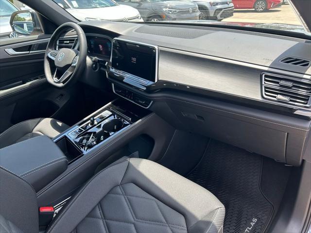 Photo of 2025 Platinum Gray Volkswagen Atlas Cross Sport