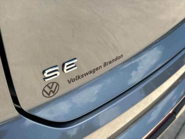 Photo of 2025 Platinum Gray Volkswagen Atlas Cross Sport