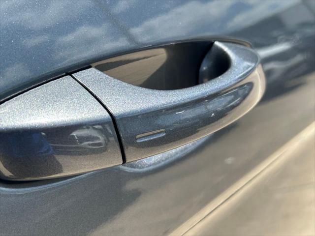 Photo of 2025 Platinum Gray Volkswagen Atlas Cross Sport