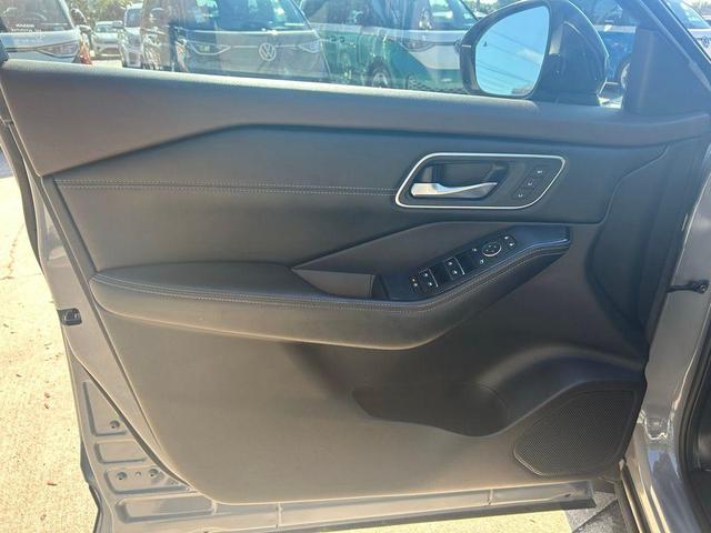 Photo of 2021 Boulder Gray Pearl/Super Black Nissan Rogue