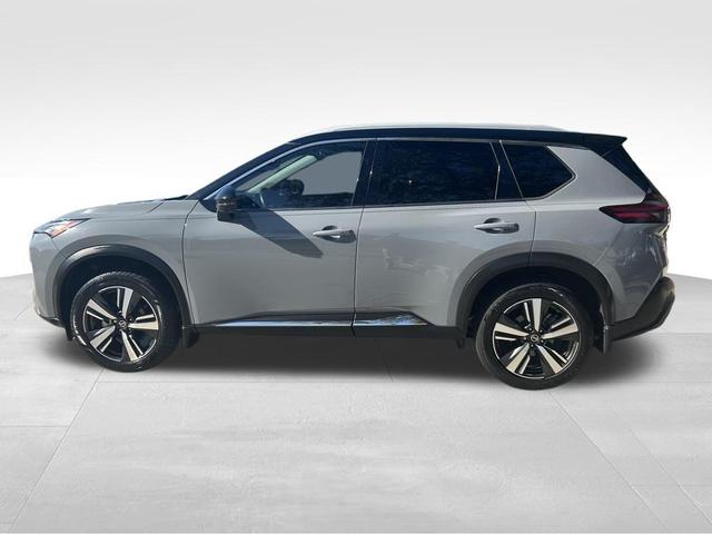 Photo of 2021 Boulder Gray Pearl/Super Black Nissan Rogue
