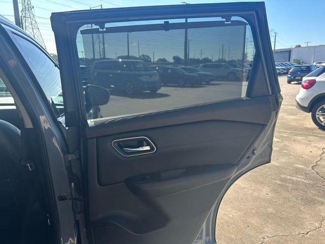 Photo of 2021 Boulder Gray Pearl/Super Black Nissan Rogue