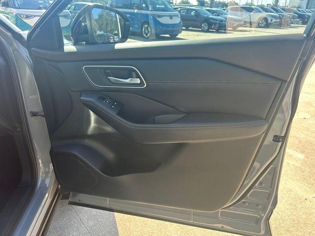 Photo of 2021 Boulder Gray Pearl/Super Black Nissan Rogue