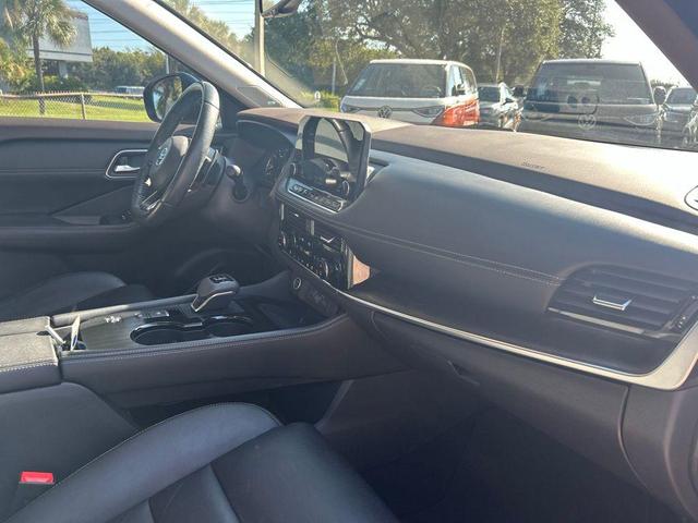 Photo of 2021 Boulder Gray Pearl/Super Black Nissan Rogue