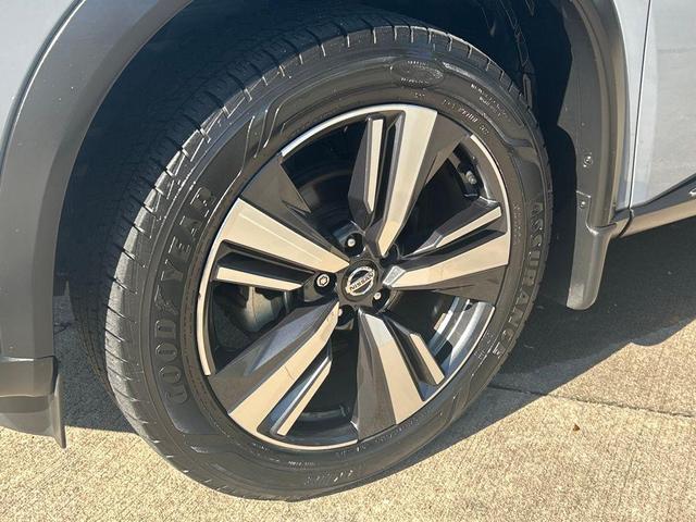 Photo of 2021 Boulder Gray Pearl/Super Black Nissan Rogue