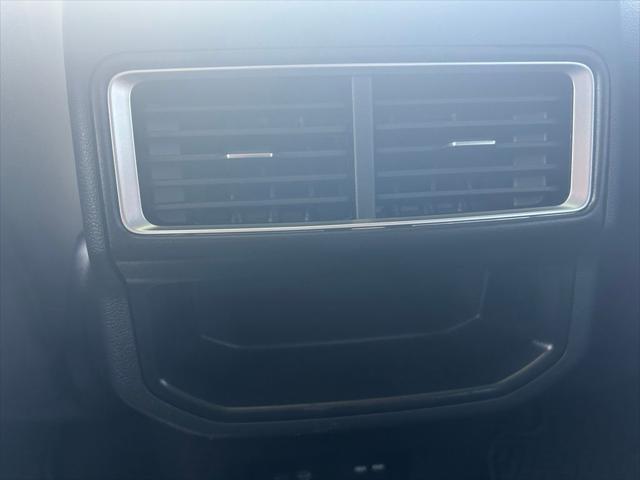 Photo of 2025 Pure White Volkswagen Atlas Cross Sport