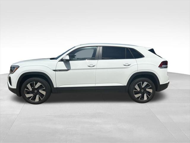 Photo of 2025 Pure White Volkswagen Atlas Cross Sport