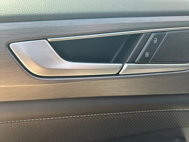 Photo of 2025 Pure White Volkswagen Atlas Cross Sport