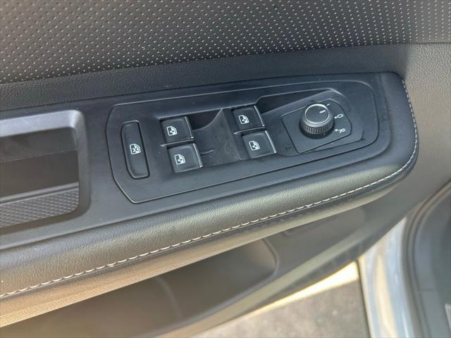 Photo of 2025 Pure White Volkswagen Atlas Cross Sport