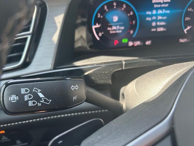 Photo of 2025 Pure White Volkswagen Atlas Cross Sport