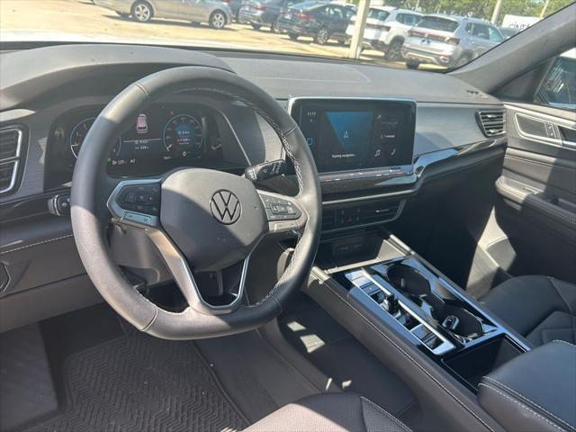 Photo of 2025 Pure White Volkswagen Atlas Cross Sport