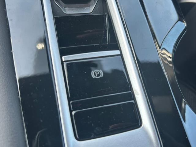 Photo of 2025 Pure White Volkswagen Atlas Cross Sport