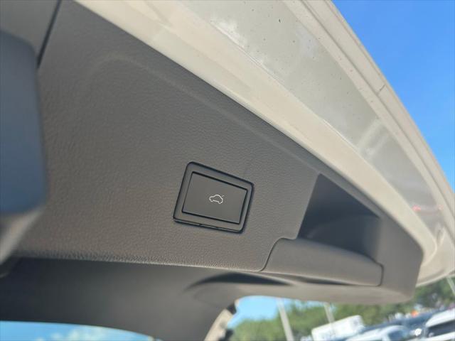 Photo of 2025 Pure White Volkswagen Atlas Cross Sport