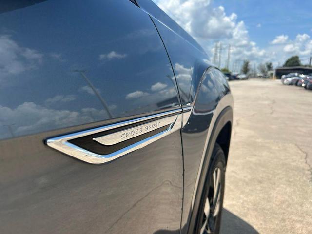 Photo of 2022 Pure Gray Volkswagen Atlas Cross Sport