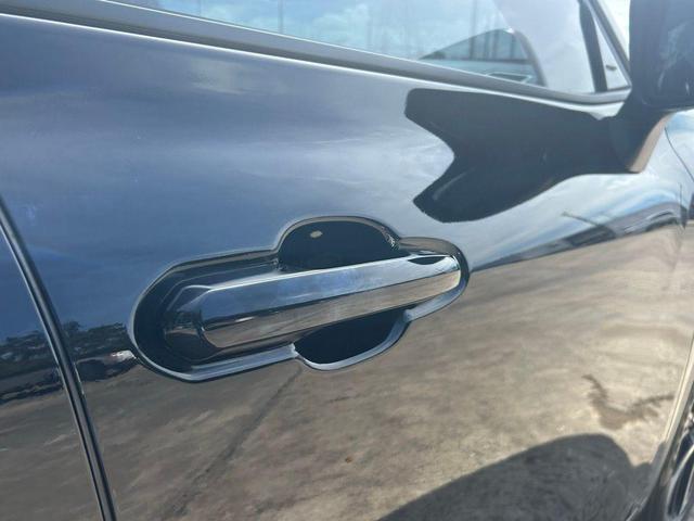 Photo of 2022 Midnight Black Metallic Toyota Highlander