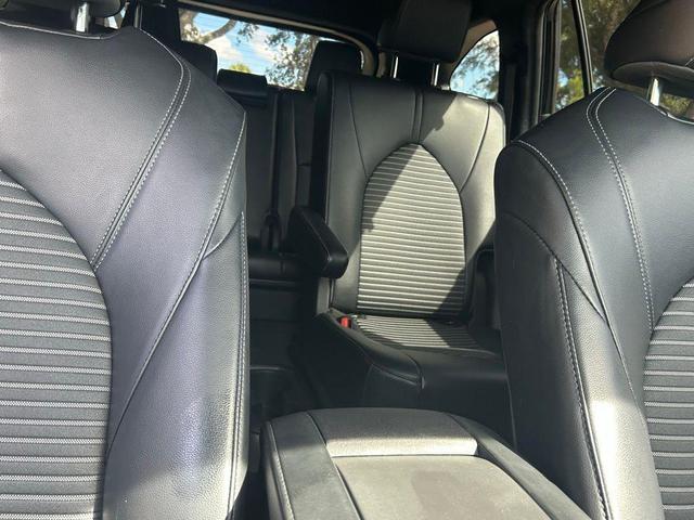 Photo of 2022 Midnight Black Metallic Toyota Highlander