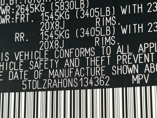 Photo of 2022 Midnight Black Metallic Toyota Highlander