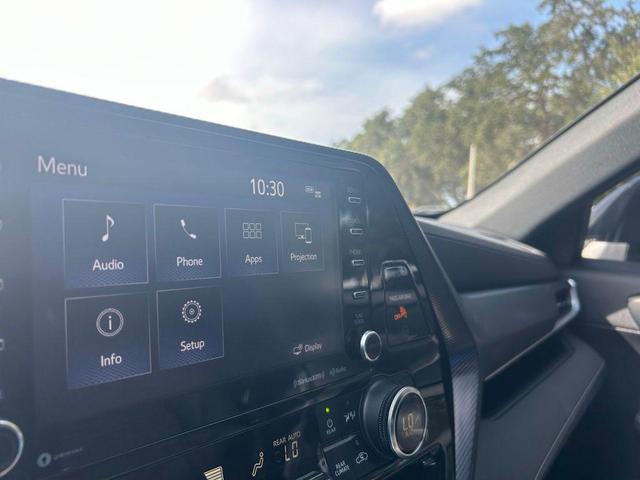 Photo of 2022 Midnight Black Metallic Toyota Highlander