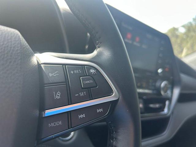 Photo of 2022 Midnight Black Metallic Toyota Highlander