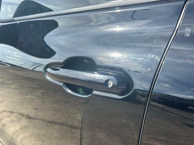 Photo of 2022 Midnight Black Metallic Toyota Highlander