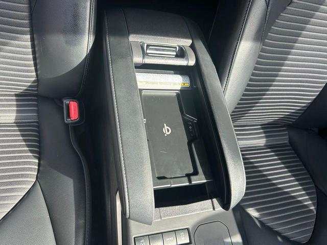 Photo of 2022 Midnight Black Metallic Toyota Highlander