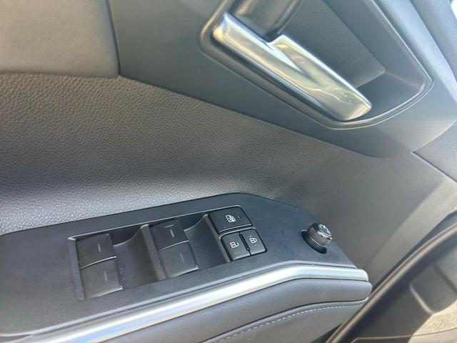 Photo of 2022 Midnight Black Metallic Toyota Highlander