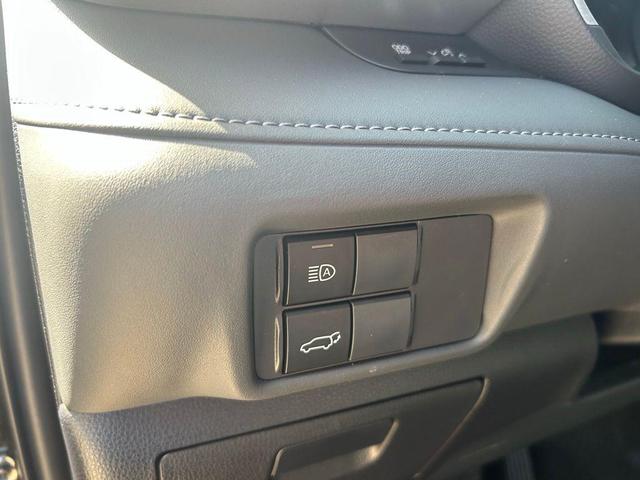 Photo of 2022 Midnight Black Metallic Toyota Highlander