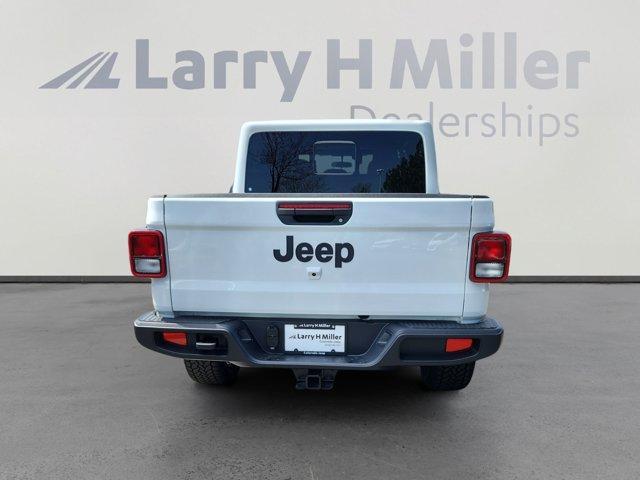 Photo of 2025 Bright White Clearcoat Jeep Gladiator