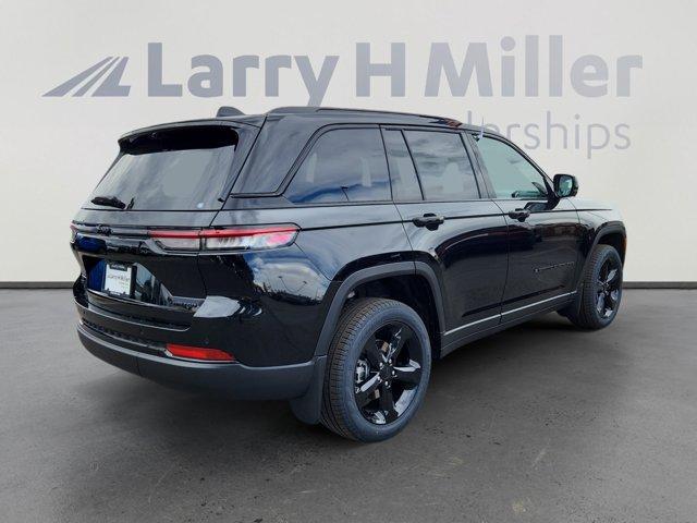 Photo of 2025 Diamond Black Jeep Grand Cherokee