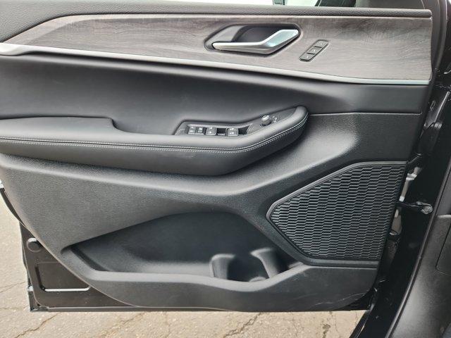Photo of 2025 Diamond Black Jeep Grand Cherokee
