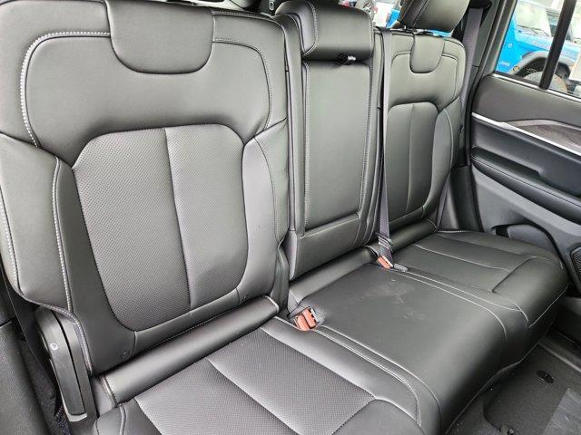 Photo of 2025 Diamond Black Jeep Grand Cherokee