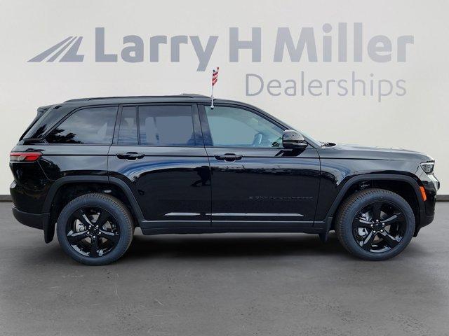 Photo of 2025 Diamond Black Jeep Grand Cherokee