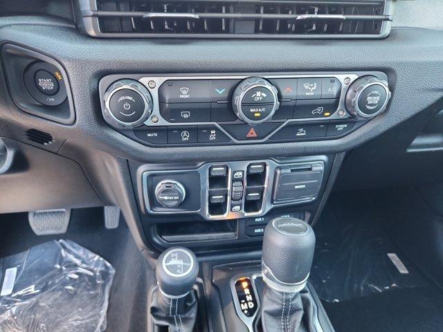 Photo of 2025 Granite Crystal Clearcoat Metallic Jeep Gladiator