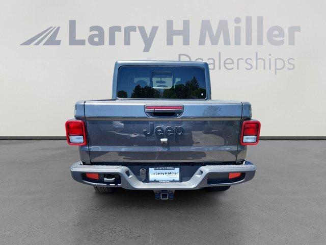 Photo of 2025 Granite Crystal Clearcoat Metallic Jeep Gladiator