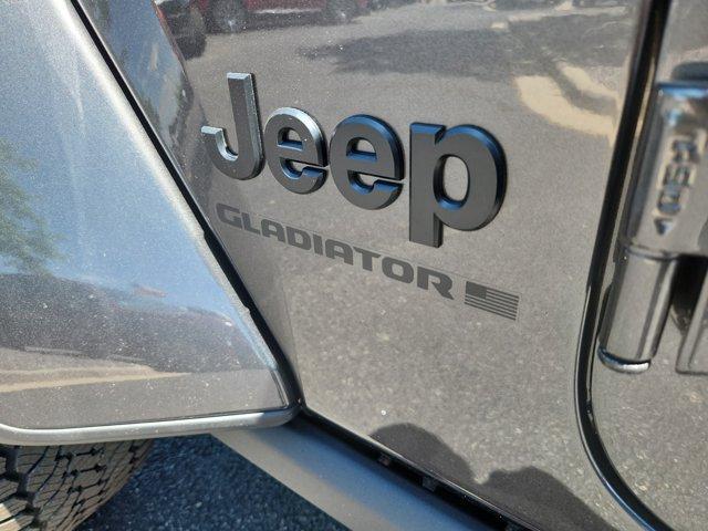 Photo of 2025 Granite Crystal Clearcoat Metallic Jeep Gladiator
