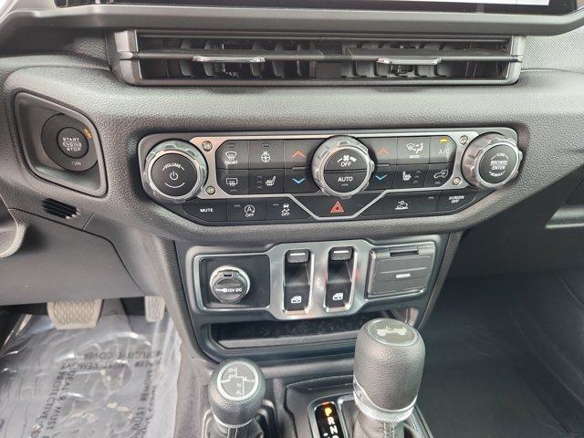 Photo of 2025 Black Clearcoat Jeep Wrangler